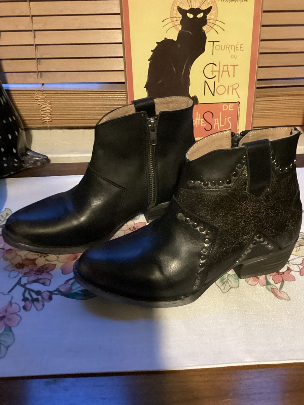 Circle G Women's Black Star Studded Leather Ankle Boots-NWOT